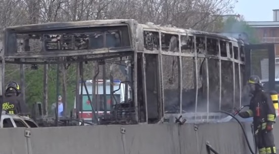 Foto-foto Bus Sekolah Berisi 51 Murid yang Dibajak dan Dibakar Sopirnya