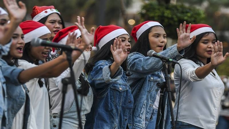 Christmas Carol Pertama dan Pohon Natal Raksasa di Jakarta   