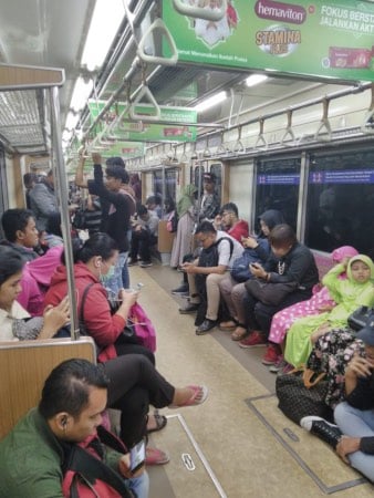 Rel Patah, Perjalanan KRL Commuterline Tujuan Angke Tersendat 1,5 Jam