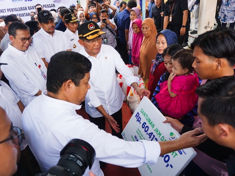 Menko PMK Beri Santunan BPJS Ketenagakerjaan, Hapus Kemiskinan di Belawan