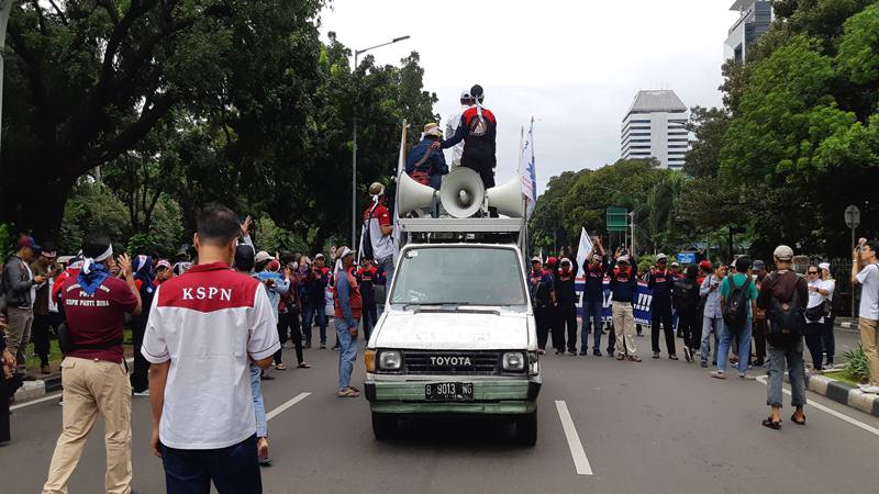 Suasana Peringatan May Day di Patung Kuda Monas