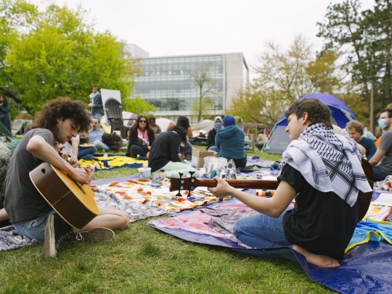 Mahasiswa mendirikan perkemahan solidaritas Gaza di Michigan State University di East Lansing, Michigan, AS, 26 April 2024./Reuters/Anadolu