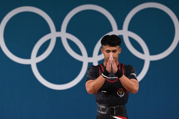 Penuh Gaya, Ini Foto-foto Dramatis Rizki Juniansyah Sabet Emas di Olimpiade Paris