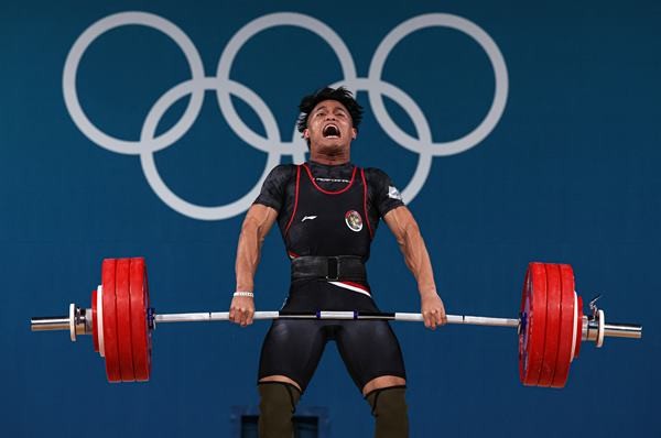 Penuh Gaya, Ini Foto-foto Dramatis Rizki Juniansyah Sabet Emas di Olimpiade Paris