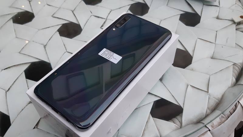 Andalkan Layar Lebar, Harga Samsung Galaxy A70 Rp5,8 Juta