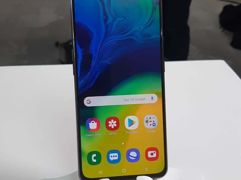 Samsung Galaxy A80 Smartphone Full-Screen dengan Kamera Berputar