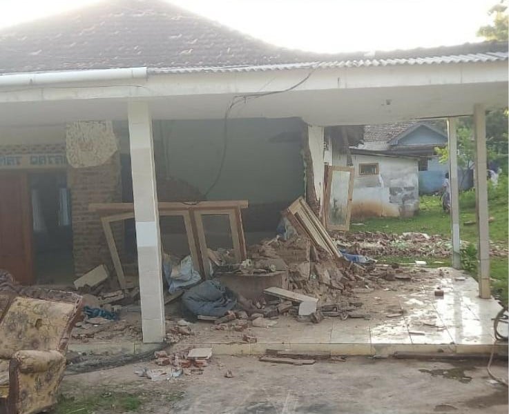 Foto-foto Ratusan Rumah Luluh Lantak Akibat Gempa Tuban