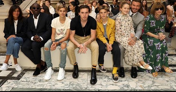 Kecantikan Harper Beckham Curi Perhatian di London Fashion Show