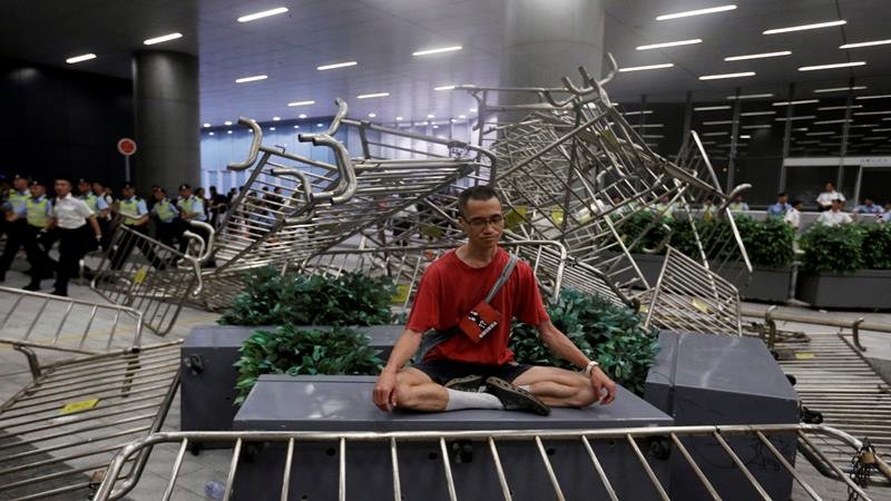 Demo Brutal, Polisi Kepung Gedung Parlemen Hong Kong