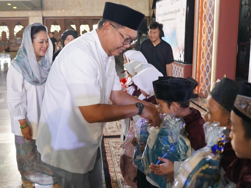 Rayakan Kehangatan HUT ke-26, Bank Mandiri Bagikan Santunan Pendidikan ke 2.600 Anak Yatim Piatu