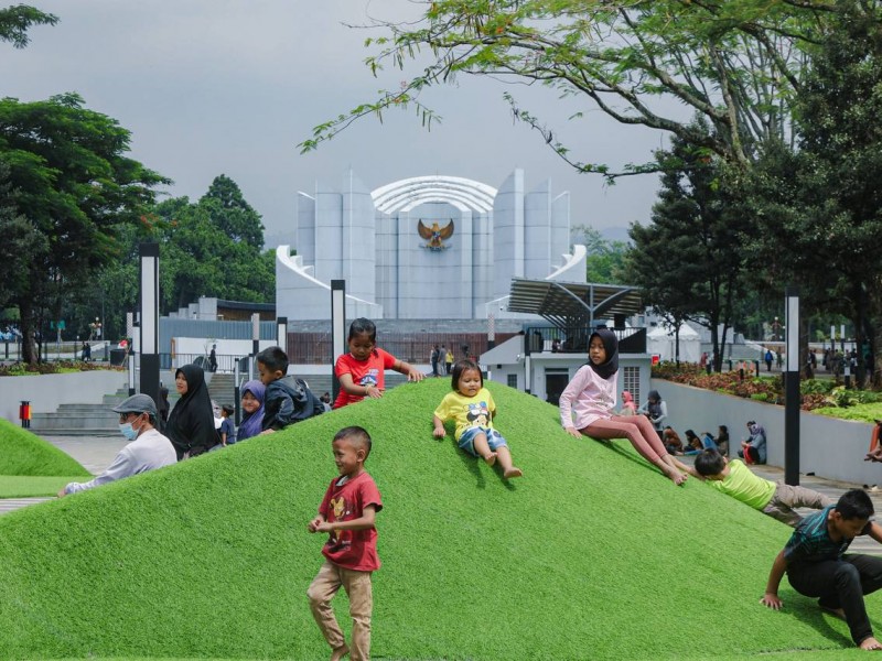 Destinasi Wisata Bandung - Playground Monumen Perjuangan