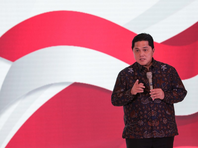Menteri BUMN Erick Thohir memberikan paparan saat acara apresiasi anggota Pasukan Pengibar Bendera Pusaka (Paskibraka) Tingkat Pusat di Jakarta, Jumat (18/8/2023). - Bisnis/Fanny Kusumawardhani
