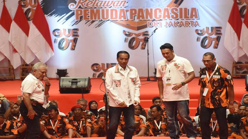 Ketum Pemuda Pancasila Puji Prabowo Pintar di Depan Jokowi