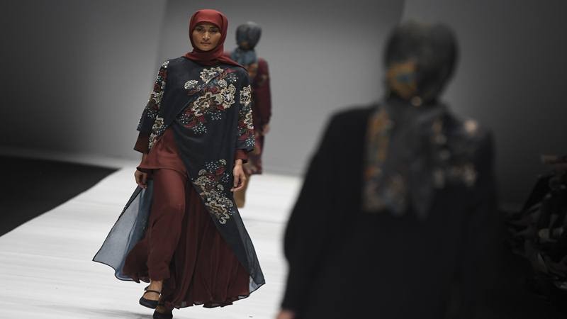 Jakarta Fashion Week 2020, Ruze Tampilkan Desain Feminin 