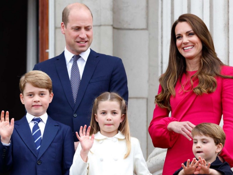 Pangeran William, Putri Wales Kate Middleton, dan anak-anak mereka Pangeran George (10 tahun), Putri Charlotte (8 tahun), dan Pangeran Louis (5 tahun). Dok People 