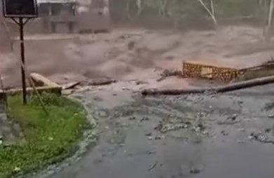 Detik-detik Warga Hampir Diterjang Banjir Lahar Dingin di Lumajang