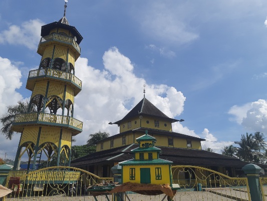 Lebih Dekat dengan Shirathal Mustaqhiem, Mesjid Tertua di Kalimantan 