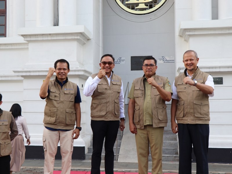 Pelepasan tim jelajah harian Bisnis Indonesia dalam kegiatan Ekspedisi UMKM Champion Sumut 2024 yang didukung oleh Kantor Perwakilan Bank Indonesia Sumatra Utara