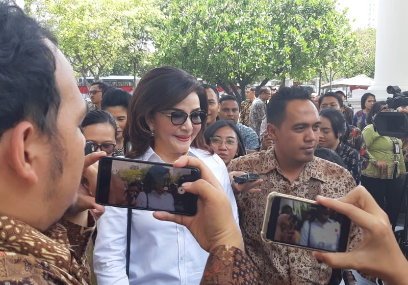 Jelang Perkenalan Kabinet Jokowi-Ma'ruf : Bupati Minahasa Selatan dan Nadiem Makarim Muncul di Istana