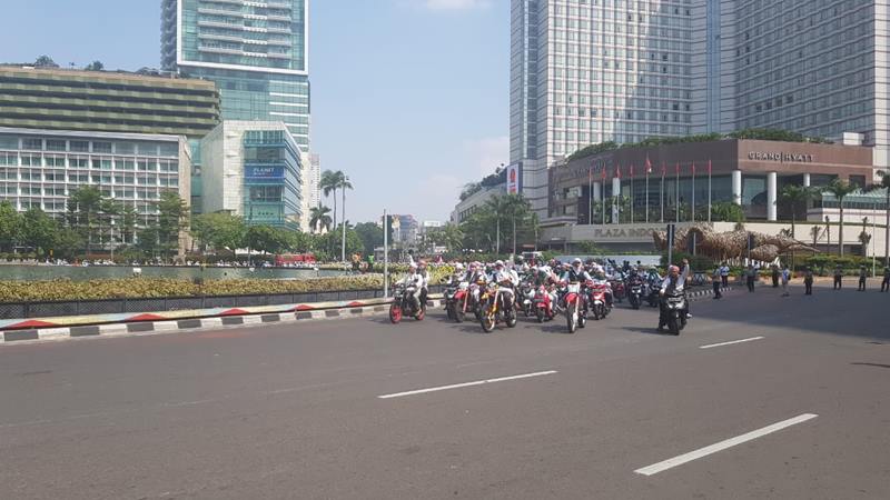 AKSI 22 MEI : Massa Bersorban Putih Naik Motor Menuju KPU