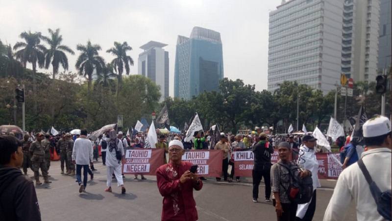 Foto-foto Aksi Mujahid 212 di Sekitar Monas