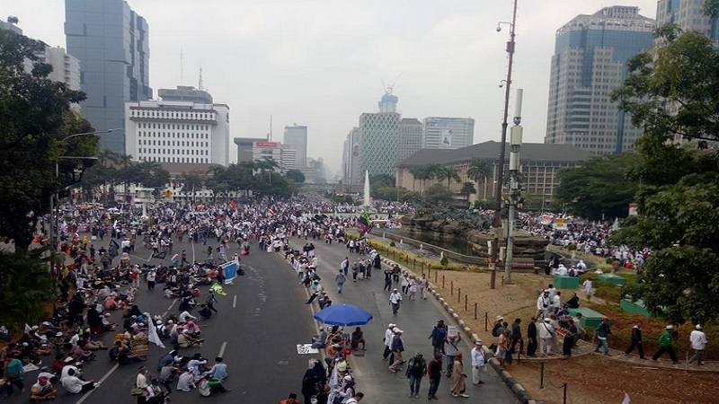 Foto-foto Aksi Mujahid 212 di Sekitar Monas