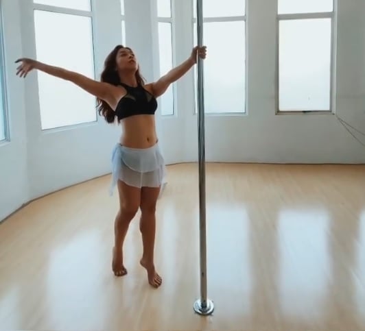 Pole Dance Bikin J Lo Cs Tetap Seksi Jelang 50 Tahun 