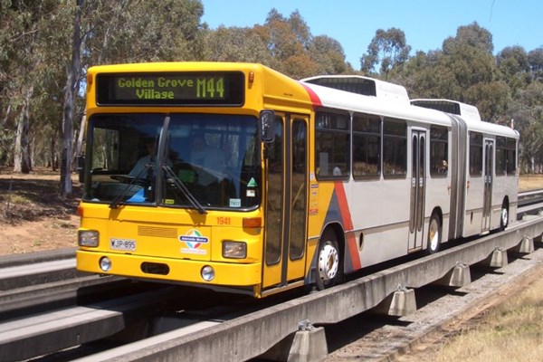 Seperti Apa O-Bahn Busway, Angkutan Massal Perkotaan di Indonesia?