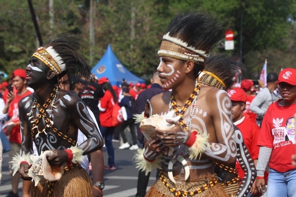 Foto Suasana Meriah dan Sarat Pesan Pawai Pelantikan Jokowi-Ma'ruf