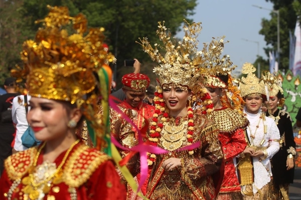 Foto Suasana Meriah dan Sarat Pesan Pawai Pelantikan Jokowi-Ma'ruf