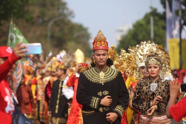 Foto Suasana Meriah dan Sarat Pesan Pawai Pelantikan Jokowi-Ma'ruf