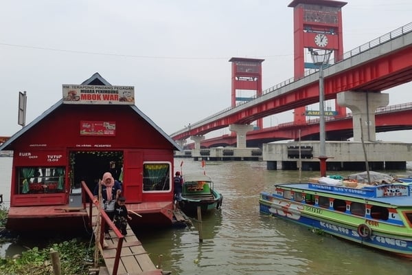 Jajan Pempek Rp1.000 Hingga Santap Pindang di Tepi Sungai Musi