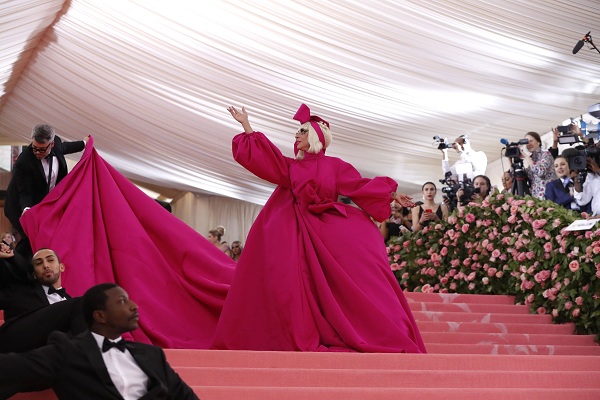 Foto-foto Heboh Lady Gaga di Karpet Merah Met Gala 2019