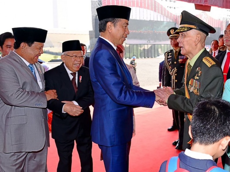 Momen Prabowo Ngakak Bareng Ma’ruf Amin saat HUT TNI ke-79, Gibran Kemana?