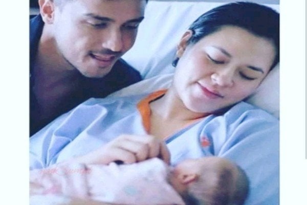 Dikabarkan Melahirkan, Beredar Foto Raisa Gendong Bayi di Samping Hamish Daud 