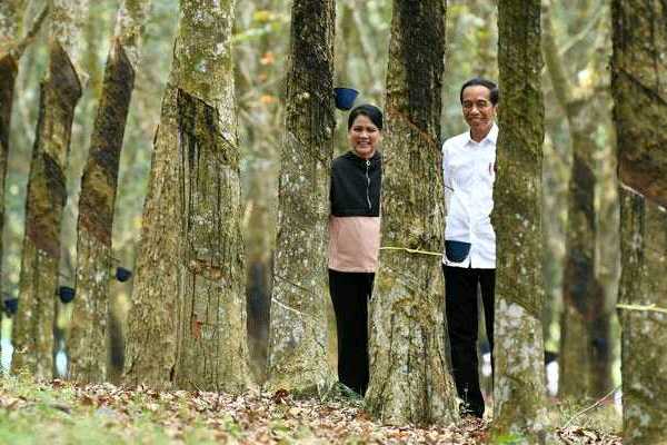 Malam Minggu, Jokowi Posting Foto Romantis Bersama Iriana