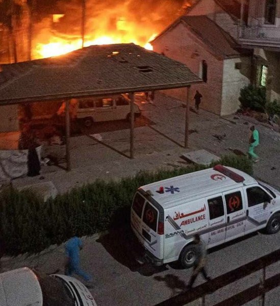 Ini Foto-foto Dahsyatnya Roket Israel Menghantam Rumah Sakit Baptist di Gaza