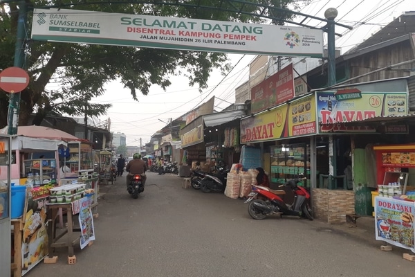 Jajan Pempek Rp1.000 Hingga Santap Pindang di Tepi Sungai Musi