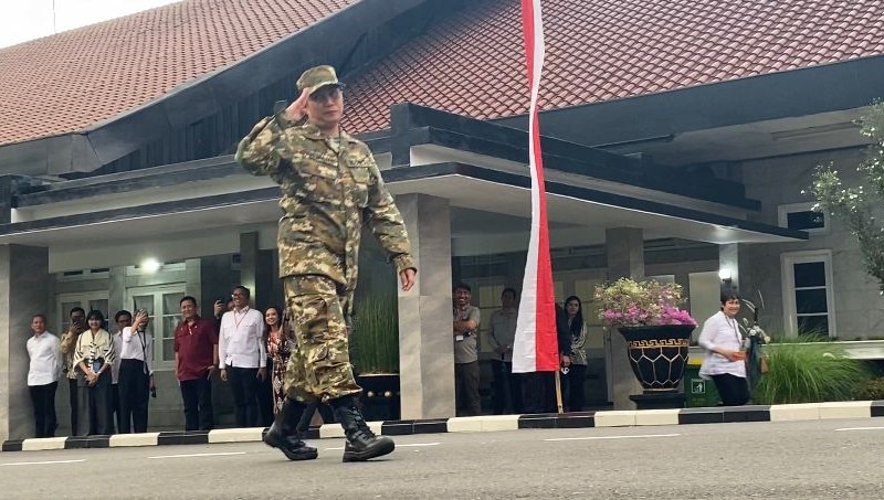 Potret Prabowo dan Para Menteri Ikut Parade Senja di Akmil Magelang