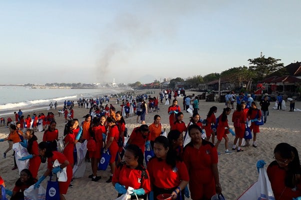 Begini Suasana Kegiatan Bali Beach Clean-up Tahun 2019 di Pantai Kedonganan