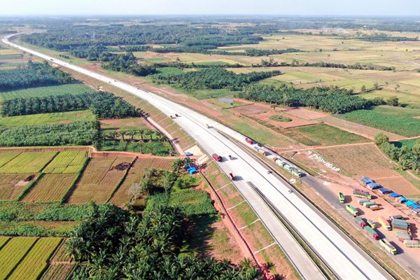 Melihat dari Udara Keindahan Simpang Susun KM 108 Tol Bakauheni-Terbanggi Besar