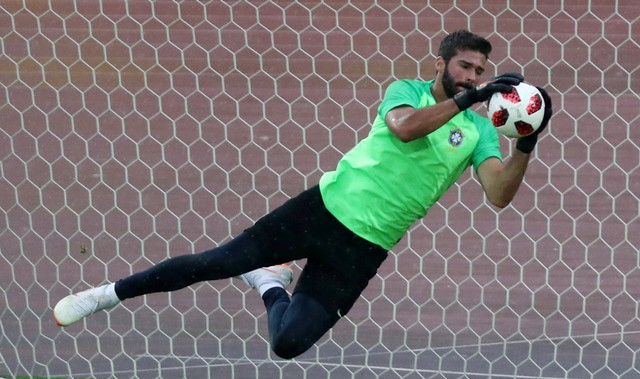 5 Kiper Termahal di Dunia, Alisson Patahkan Rekor Buffon