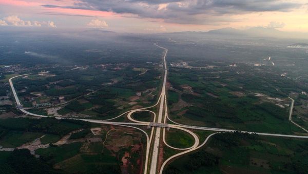 Melihat dari Udara Keindahan Simpang Susun KM 108 Tol Bakauheni-Terbanggi Besar