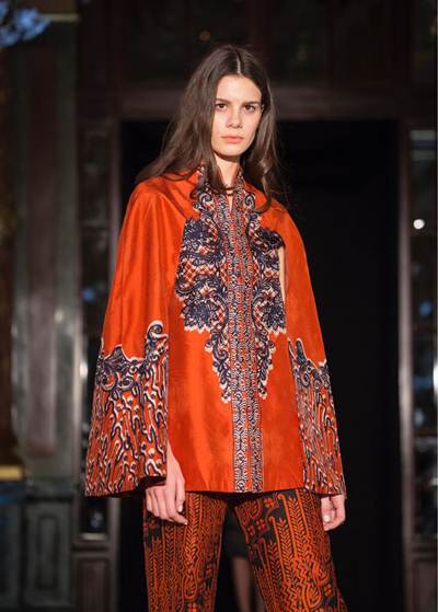 Alleira Tampilkan Batik Tradisional Indonesia di Paris Fashion Week 2018