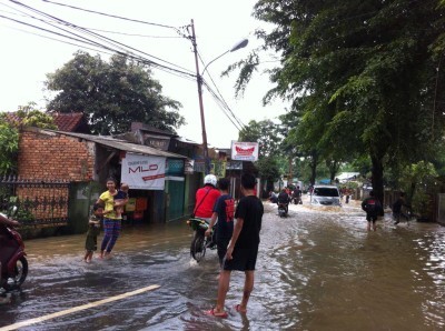 JAKARTA BANJIR 2015: Foto & Lokasi Banjir di Jakarta (21/3)