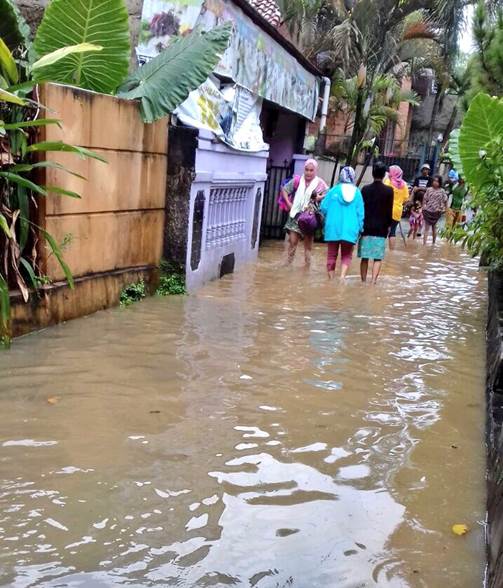 Foto-foto Banjir di Jakarta dan Jalur Puncak Longsor