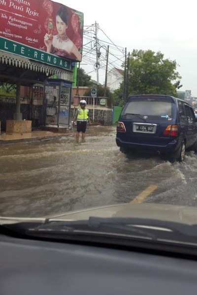 JAKARTA BANJIR 2015: Foto & Lokasi Banjir di Jakarta (21/3)