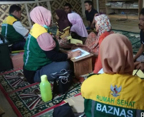 GEMPA BUMI BANTEN: Relawan Baznas Bantu Korban di Lebak