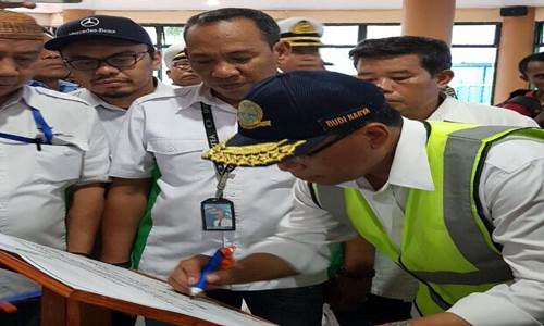 Menhub Budi Deklarasikan Pelabuhan Ambon Jadi Terminal Petikemas 