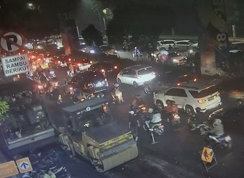 INFO LALU LINTAS: Mobil Terbakar, Tol Cawang Padat, PKL di Kalijodo Hambat Lalin